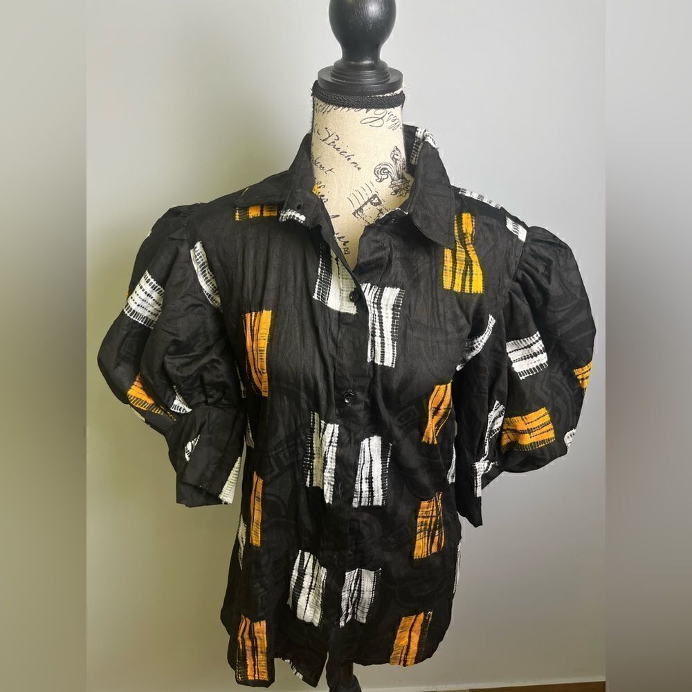 Busayo
Tola Blouse NWT Size S